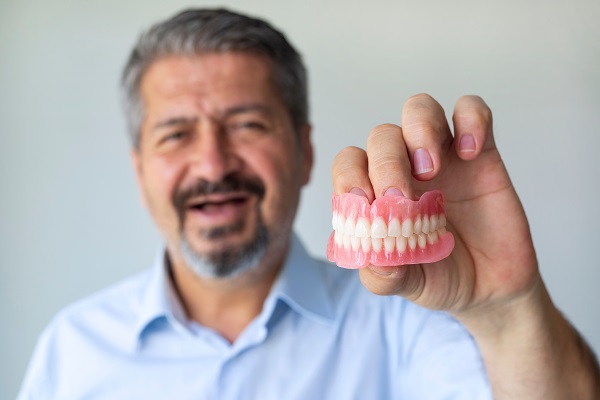 Tips For Getting Comfortable With New Dentures